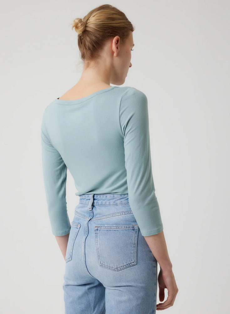 Tee-shirt doux à encolure dégagée