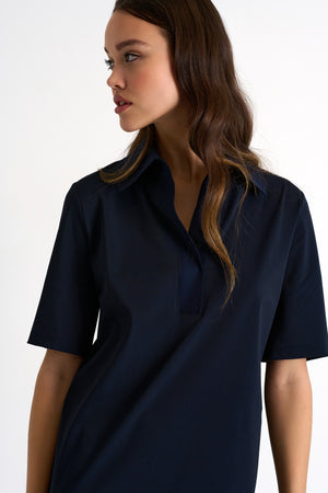 Robe courte à encolure polo