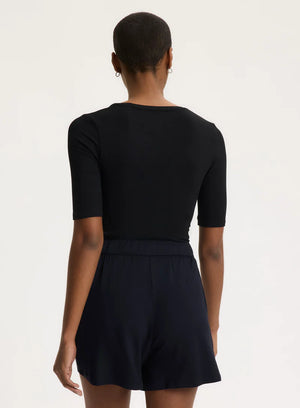 Tee-shirt doux à encolure dégagée