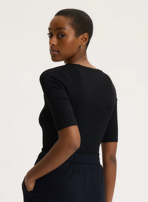 Tee-shirt doux à encolure dégagée