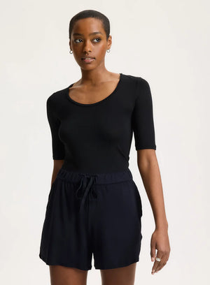 Tee-shirt doux à encolure dégagée