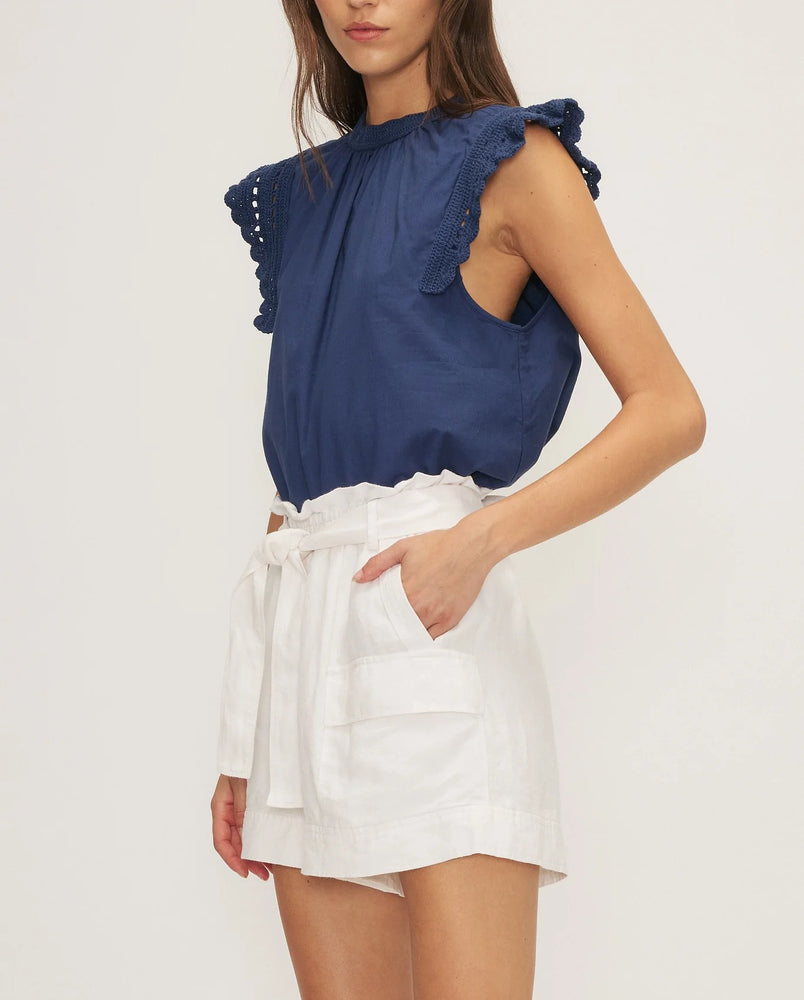 Short ceinturé à taille extensible en lin