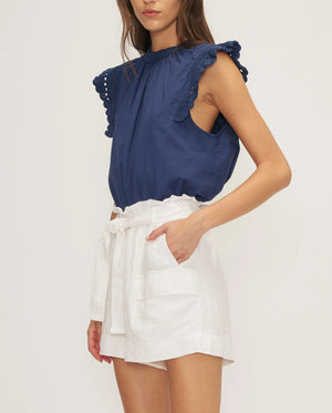Short ceinturé à taille extensible en lin
