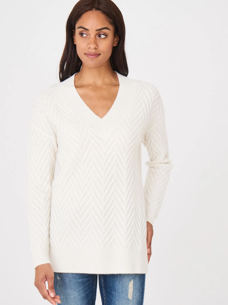 Half-length knitted sweater with V-neck