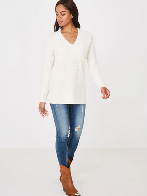 Half-length knitted sweater with V-neck