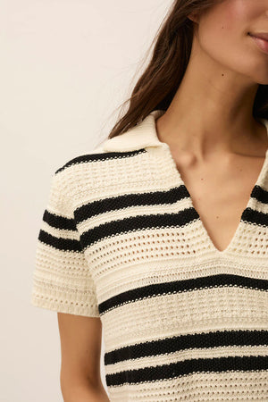Chandail écourté à rayures en maille crochetée